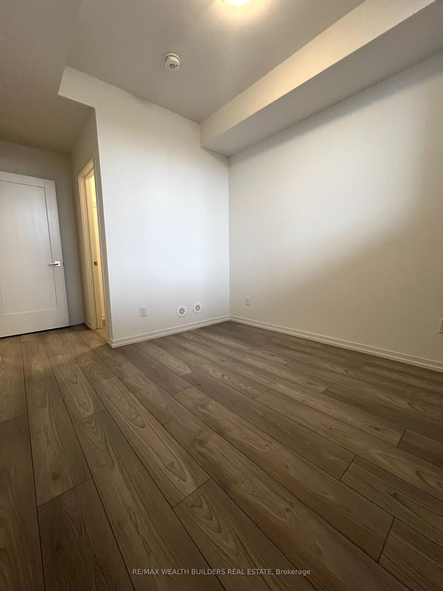 16 Lytham Green Circle, Unit 6 thumbnail 20