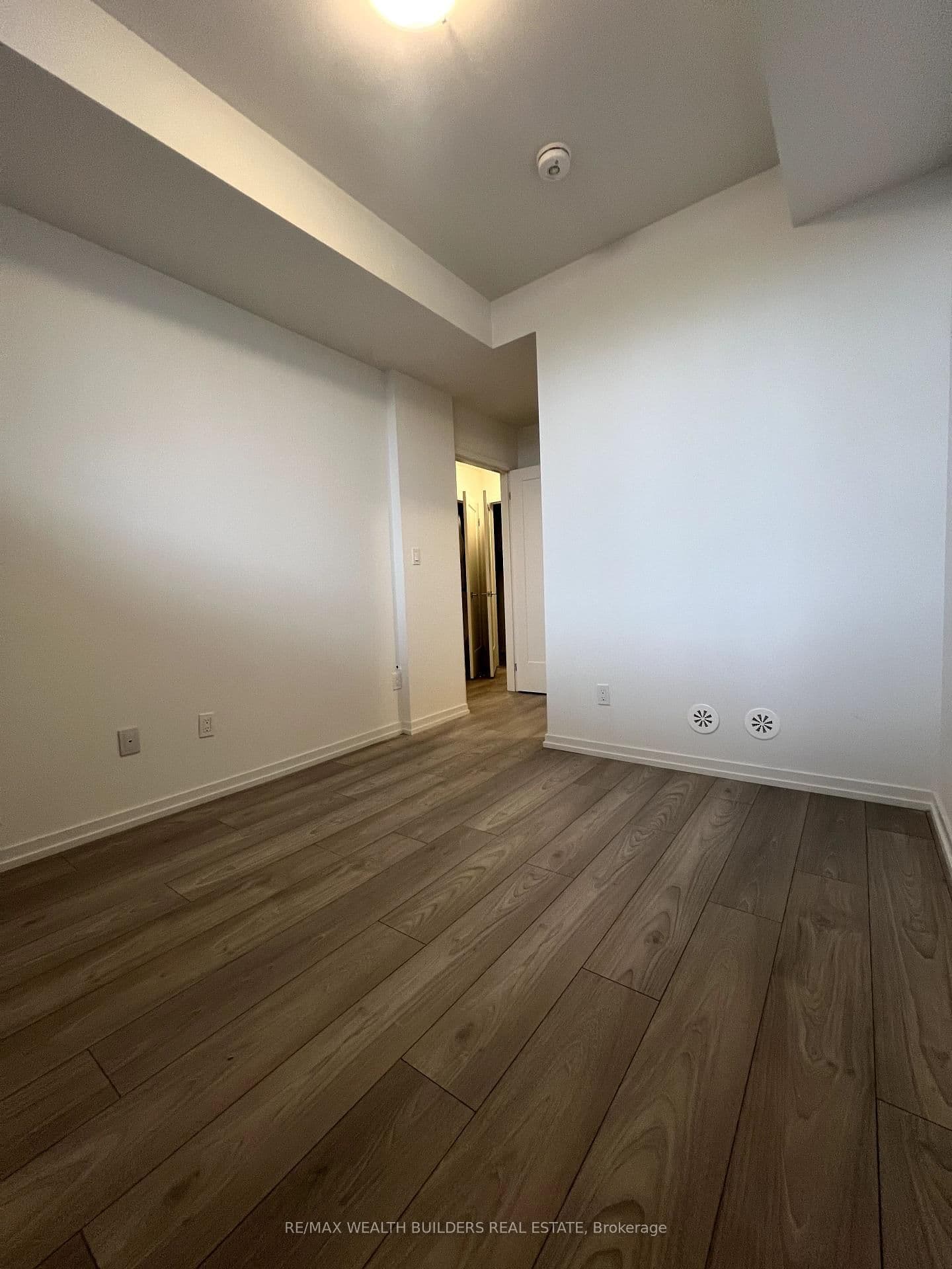 16 Lytham Green Circle, Unit 6 thumbnail 21