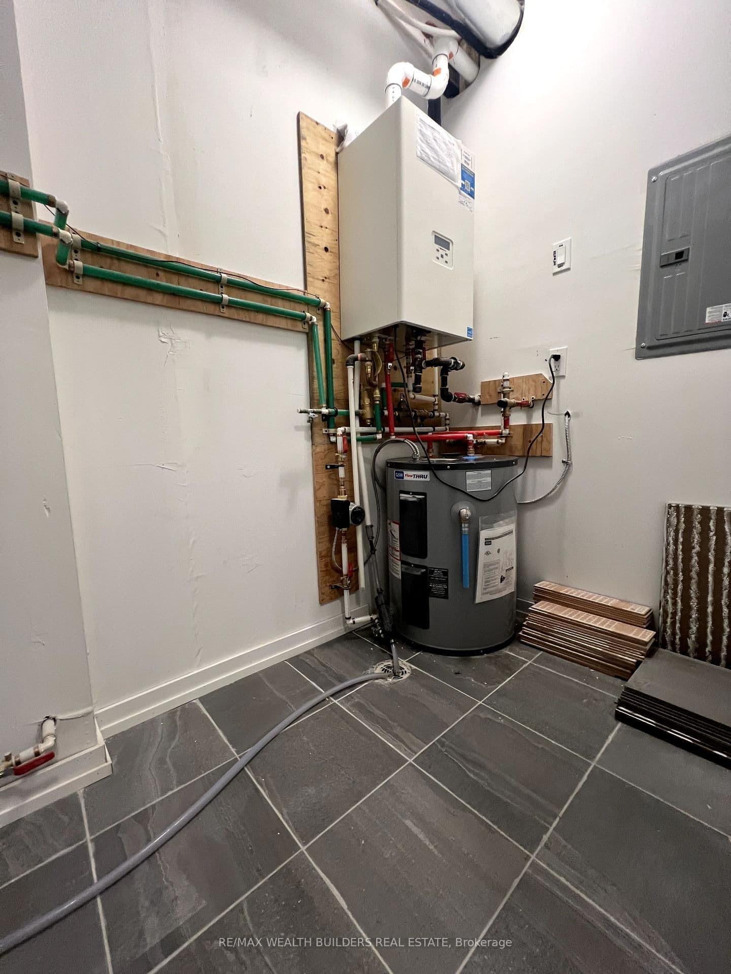 16 Lytham Green Circle, Unit 6 thumbnail 26