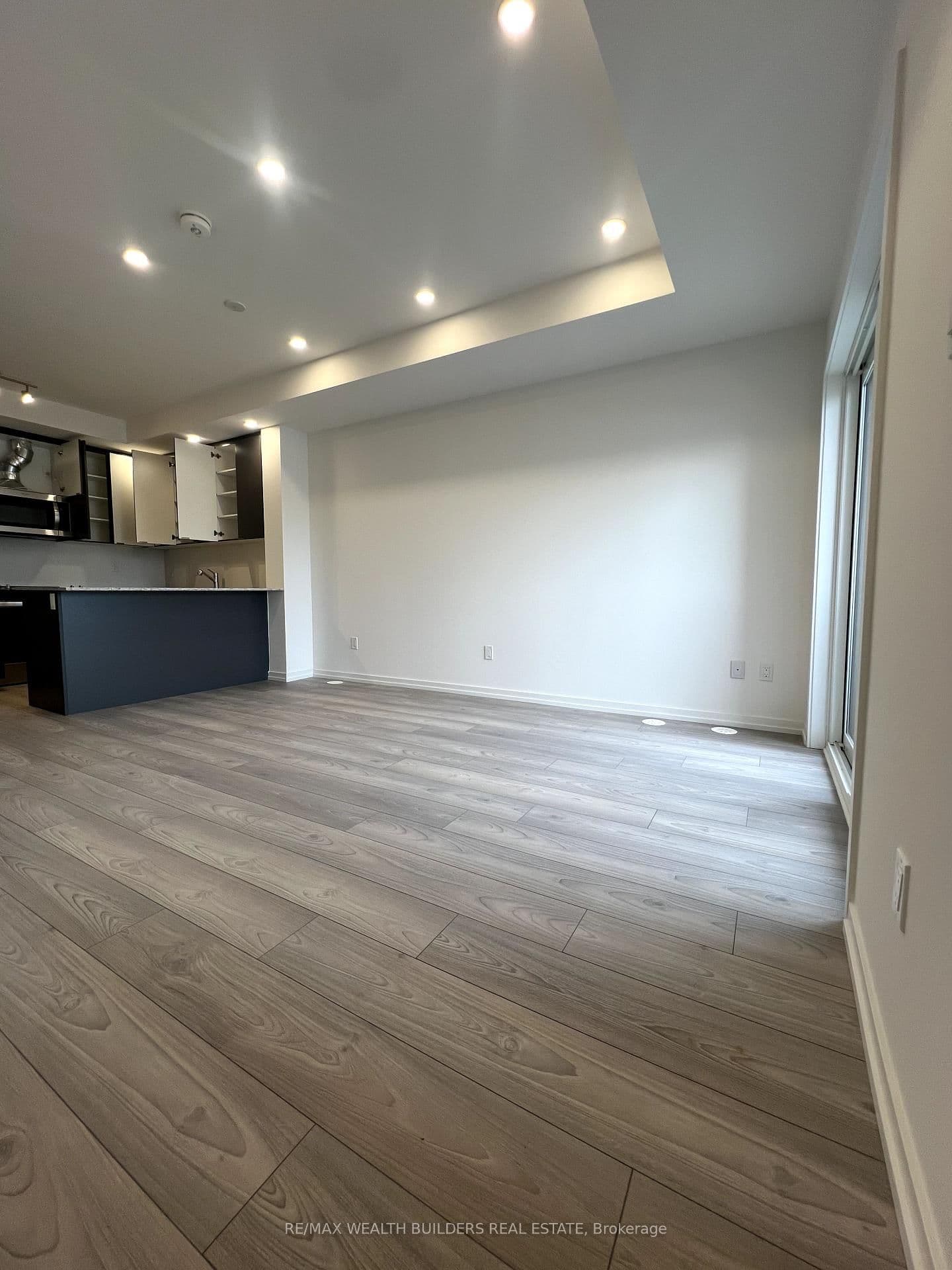 16 Lytham Green Circle, Unit 6 thumbnail 6