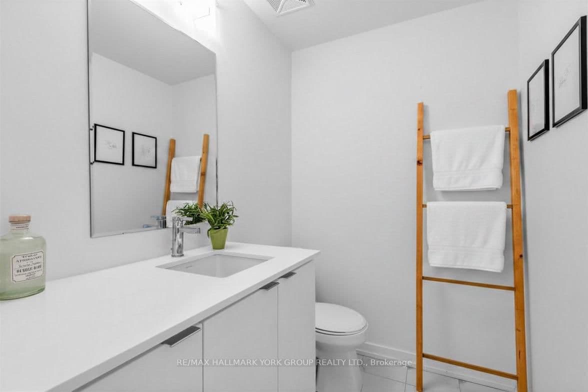 11 Lytham Green Circle, Unit Suite 18 thumbnail 2