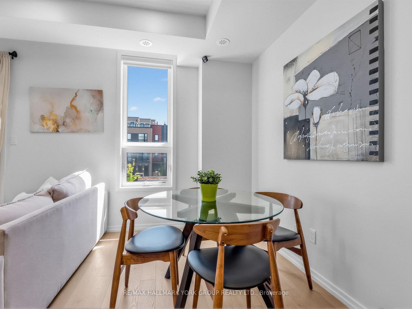 11 Lytham Green Circle, Unit Suite 18 thumbnail 6