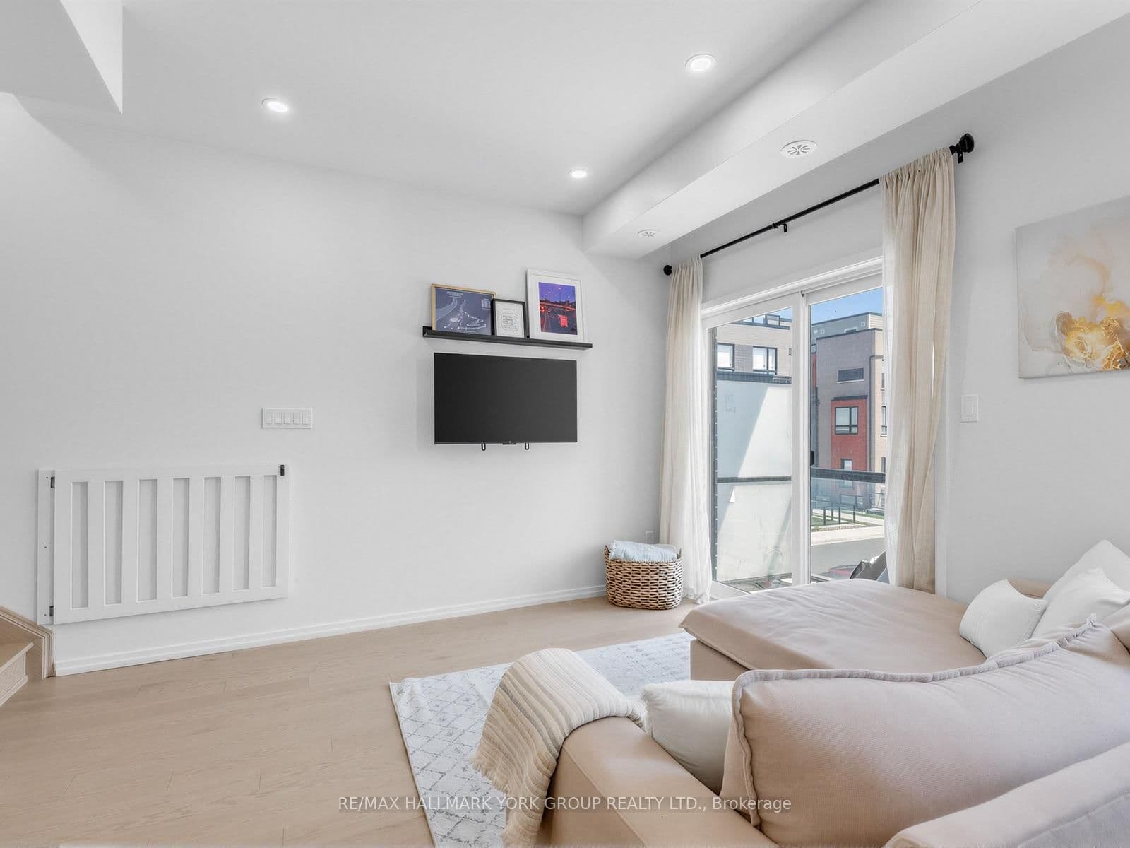 11 Lytham Green Circle, Unit Suite 18 thumbnail 7