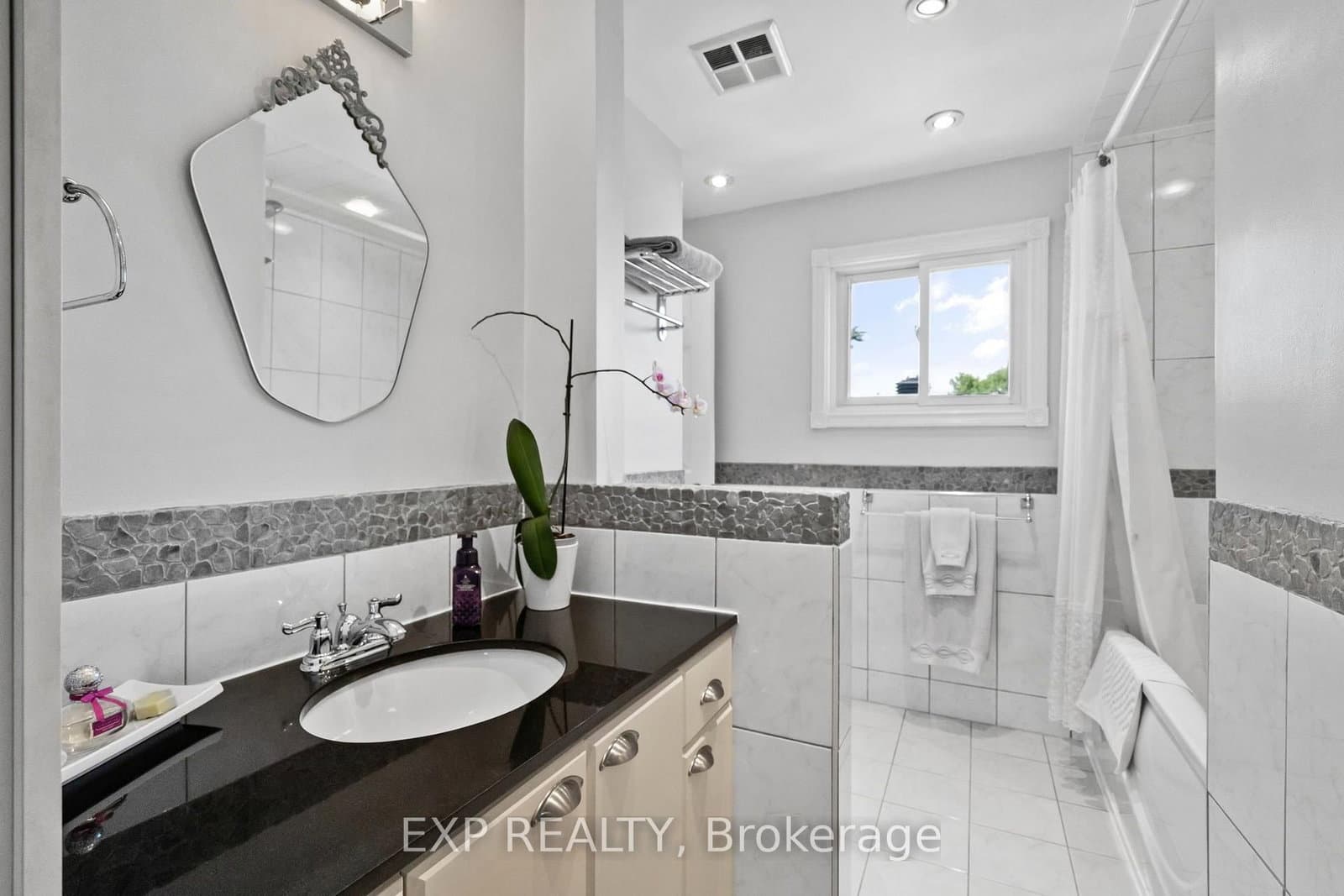 171 Simonston Boulevard thumbnail 21