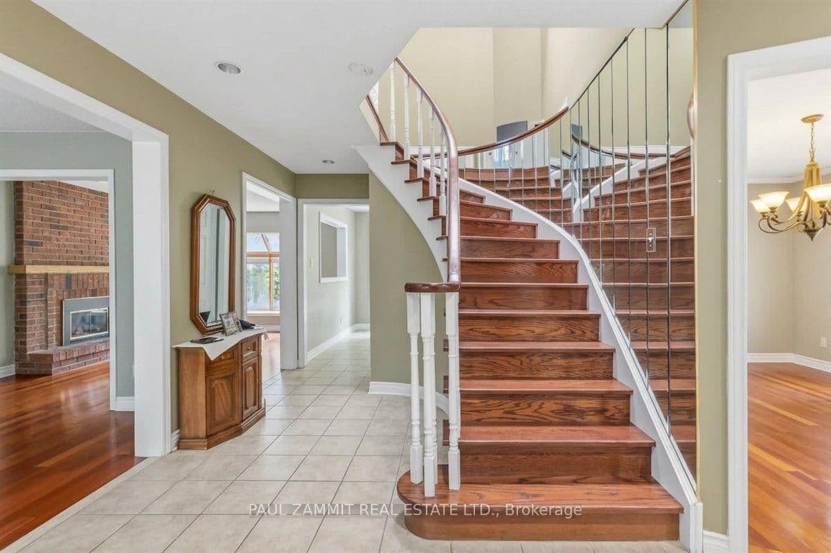 180 Lyndhurst Drive thumbnail 4
