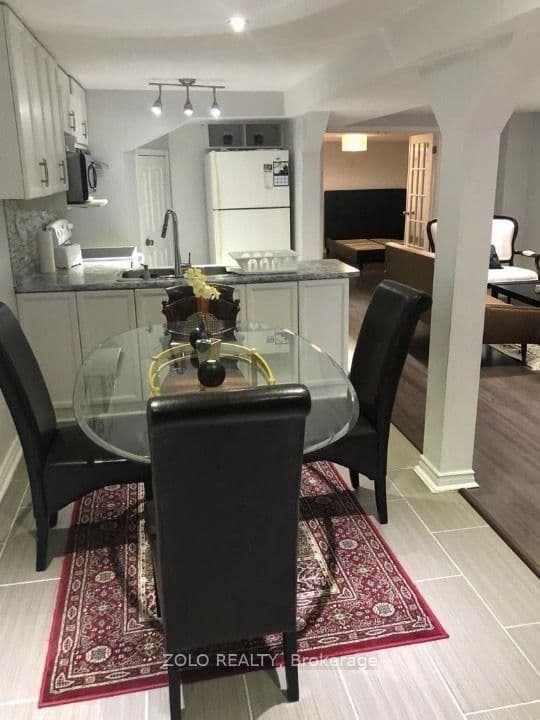 14 Kingsboro Road E, Unit Basement thumbnail 3
