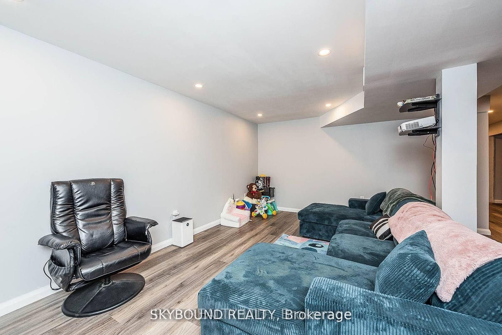 66 Skylark Drive thumbnail 28