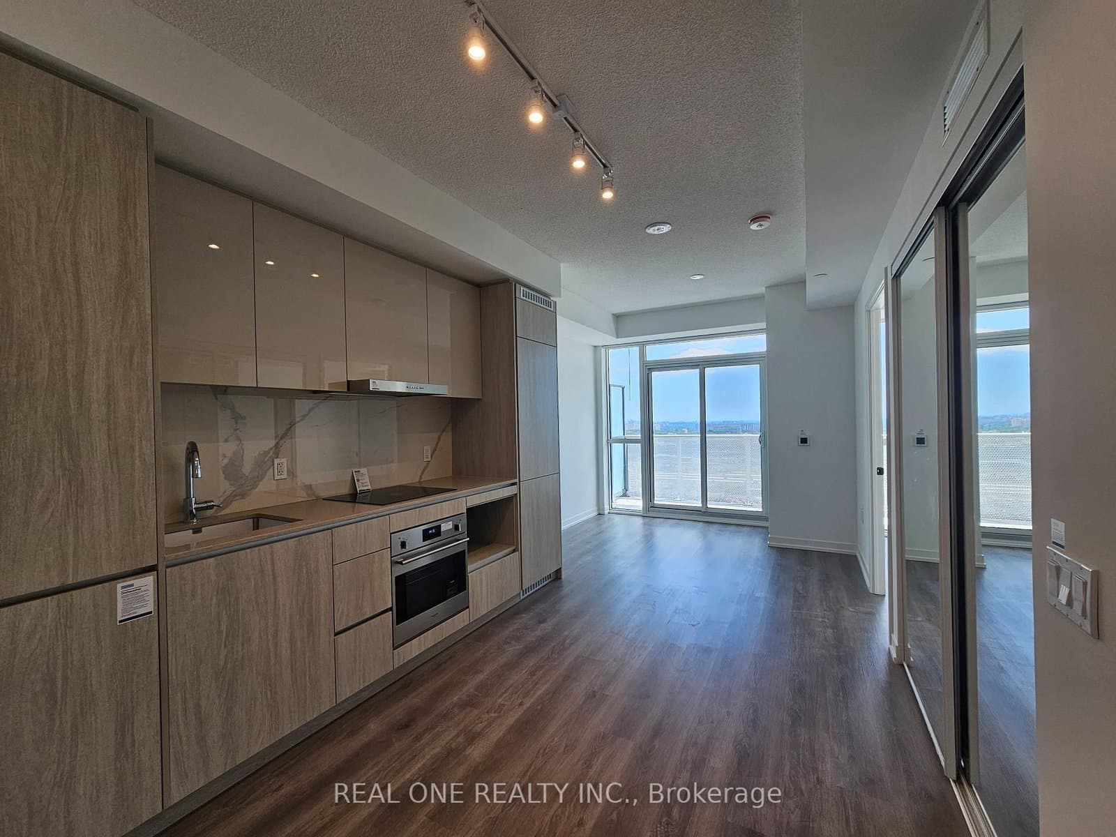 28 Interchange Way, Unit 3611 thumbnail 4