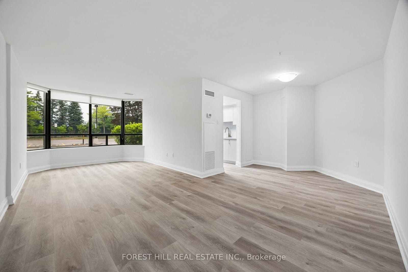 7420 Bathurst Street, Unit 101 thumbnail 5