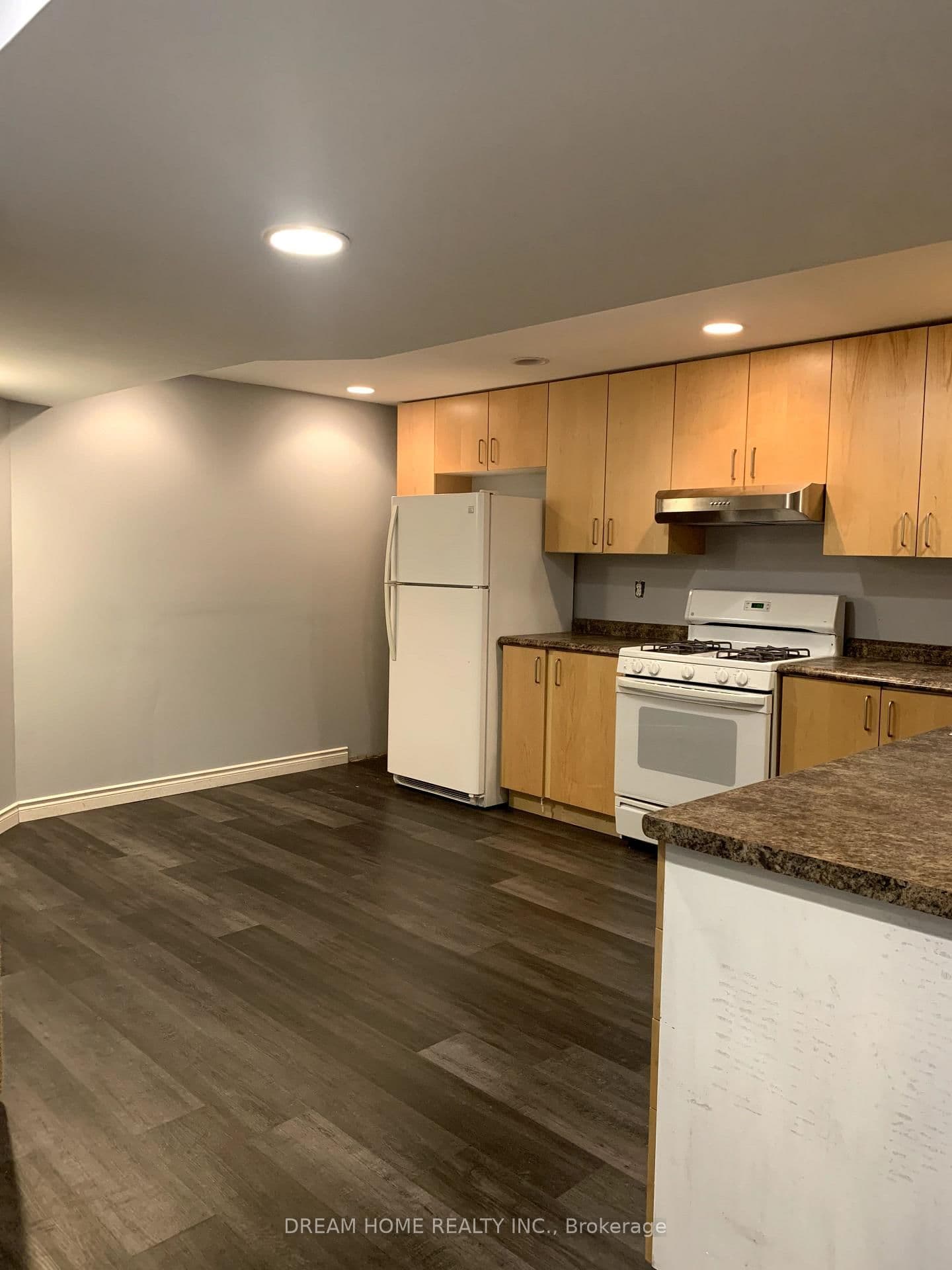 17 River Forest Street, Unit basement room1 thumbnail 4