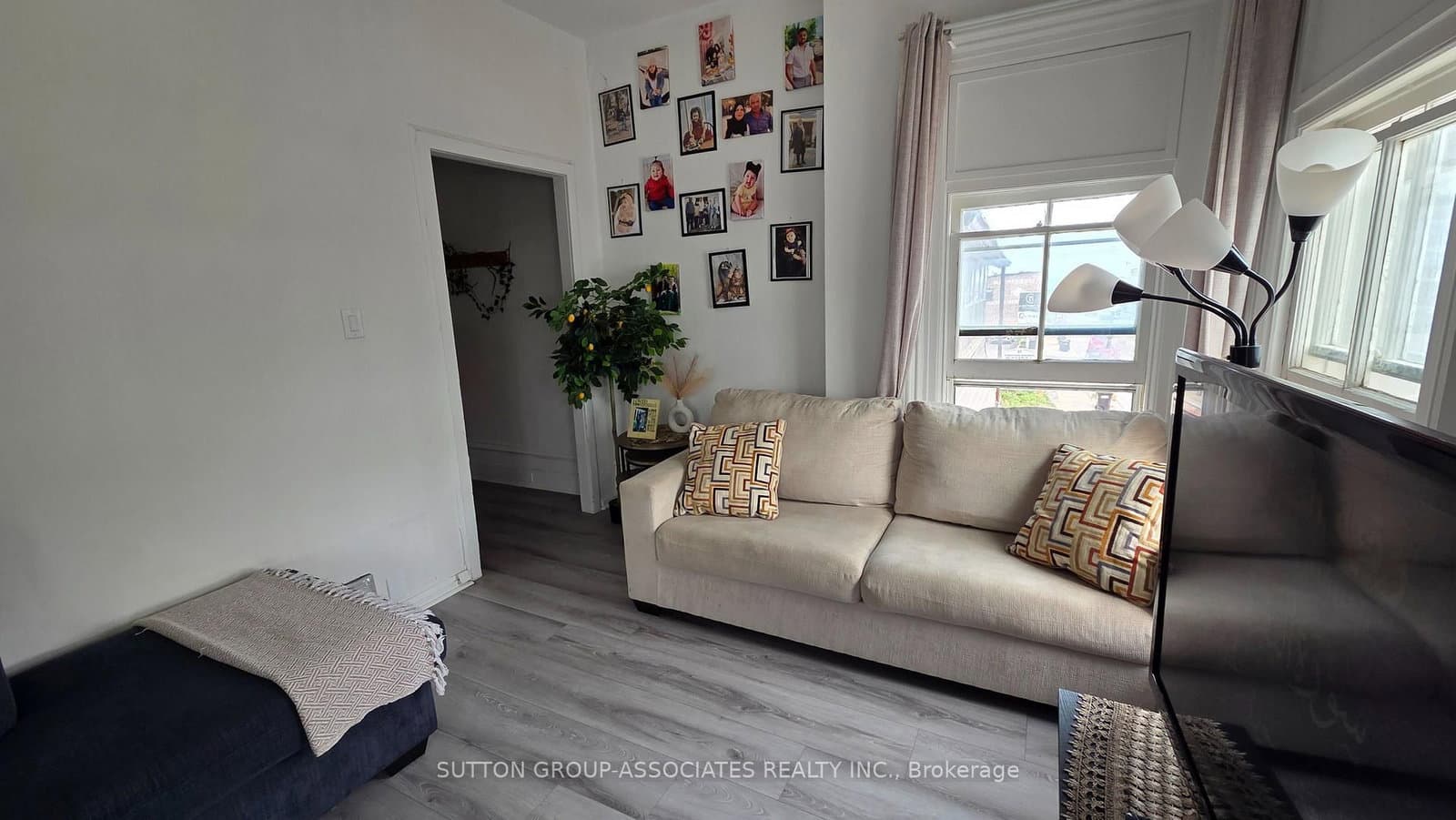 65 Holland Street W, Unit 3 thumbnail 2