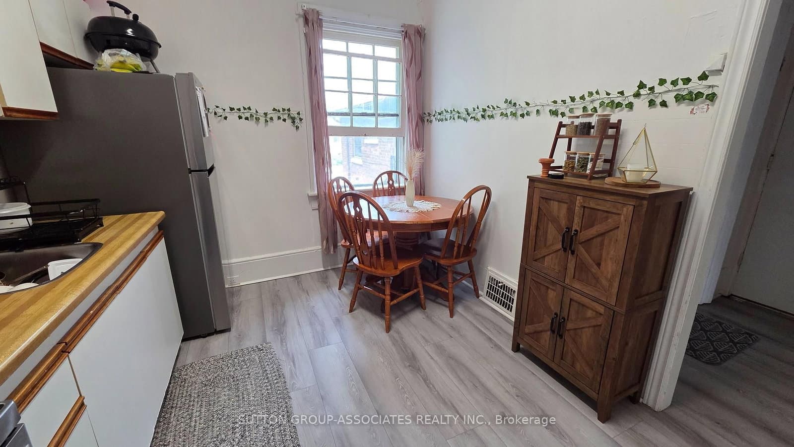 65 Holland Street W, Unit 3 thumbnail 6