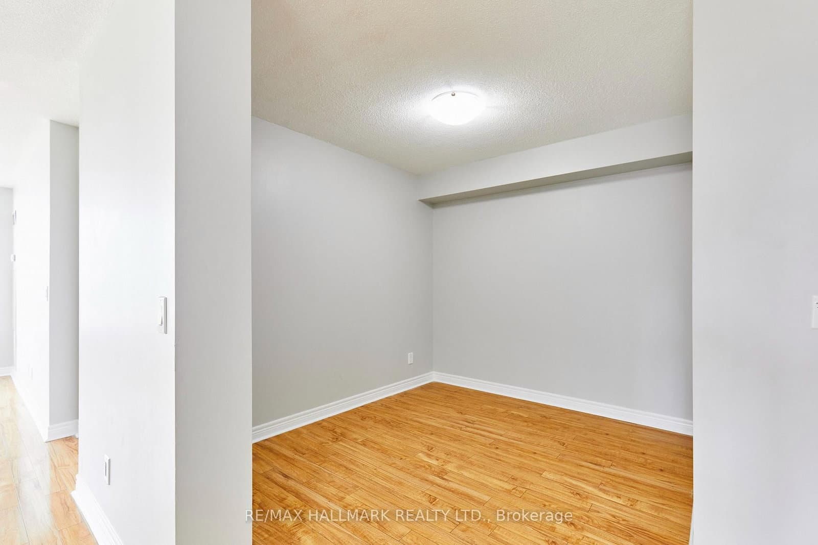 60 Disera Drive, Unit 307 thumbnail 20