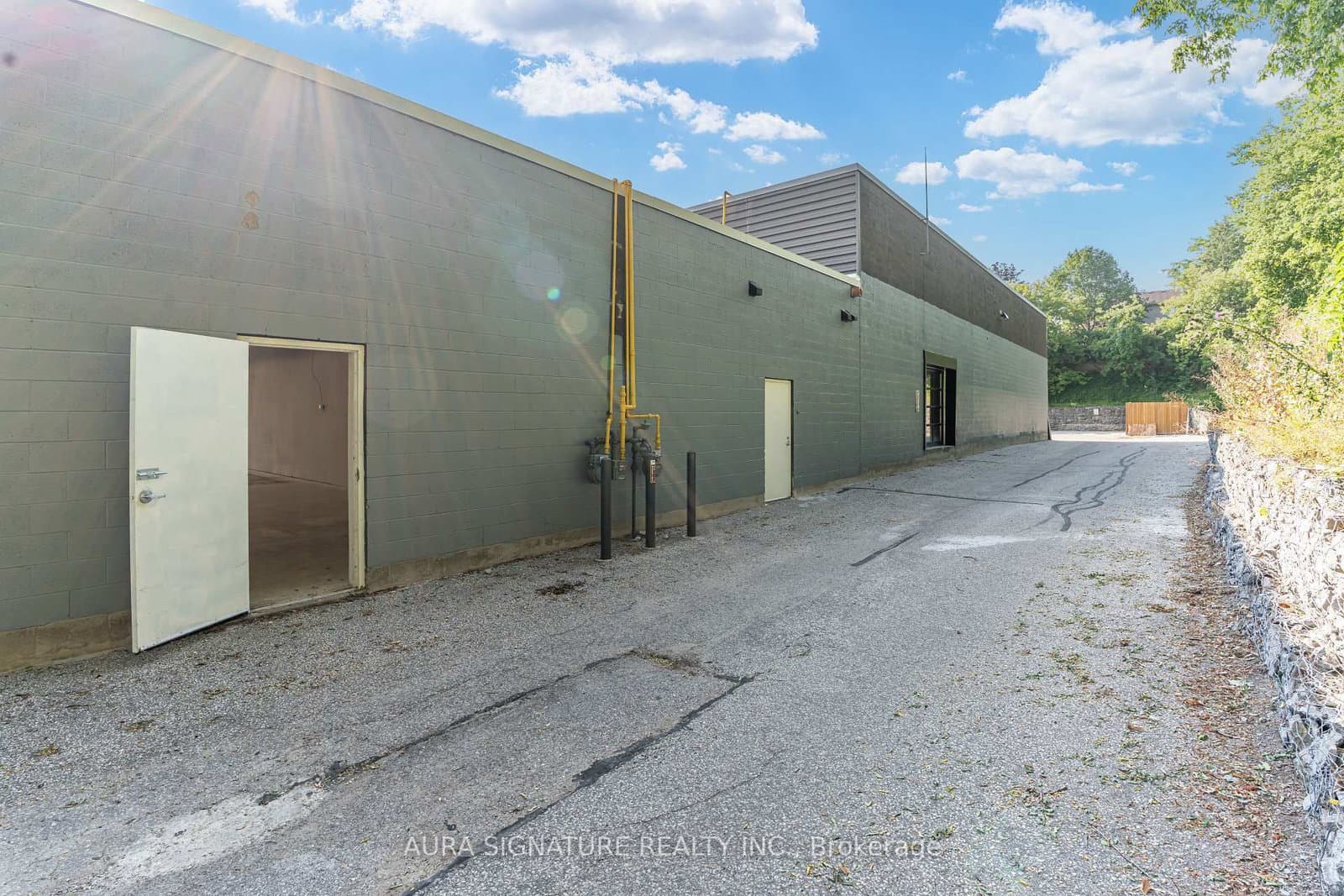 186 Holland Street W thumbnail 25