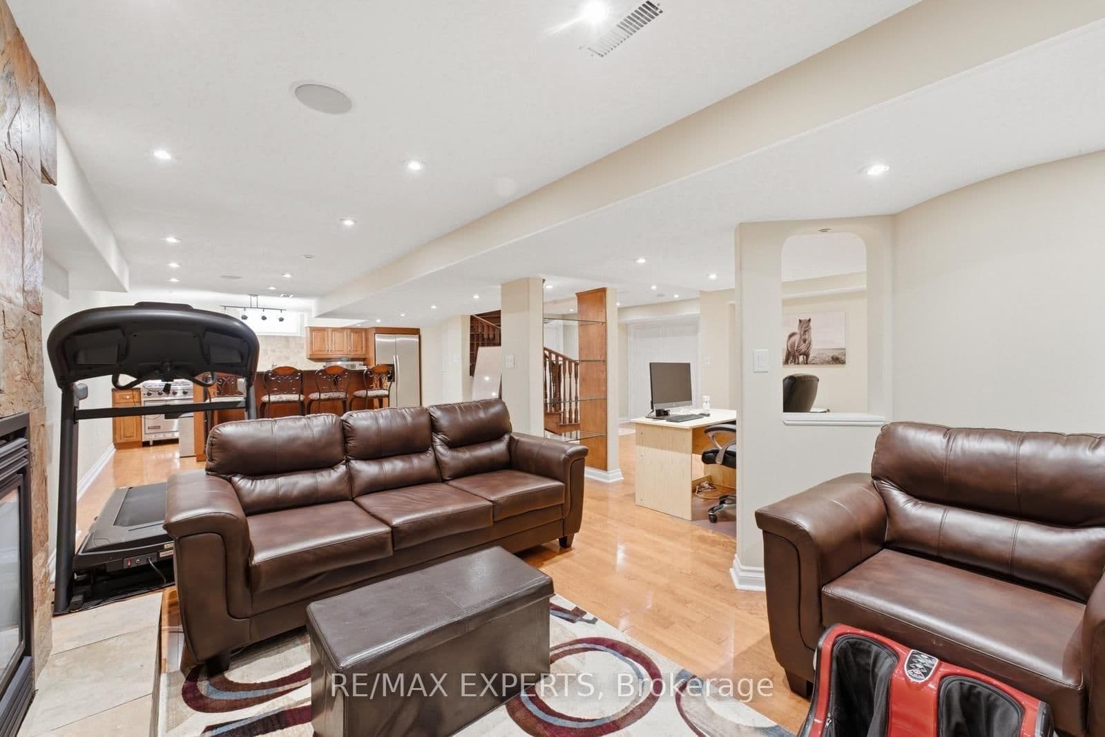 215 Velmar Drive thumbnail 33