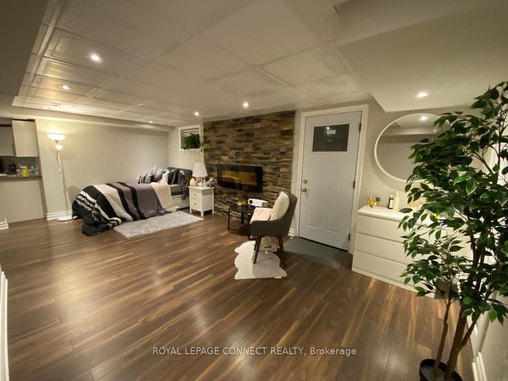 43 Tomlin Crescent, Unit Lower - Image 1