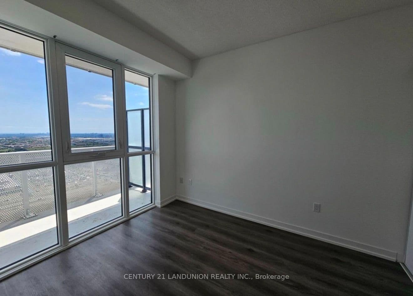 28 Interchange Way, Unit 3102 thumbnail 6