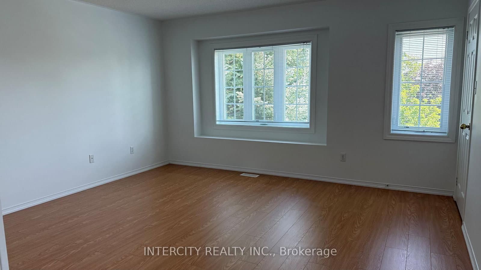 12 Castle Park Boulevard thumbnail 16