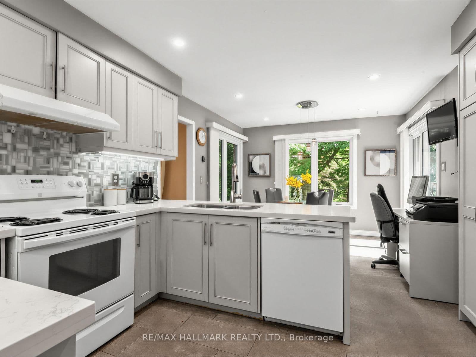 185 Aurora Heights Drive thumbnail 11