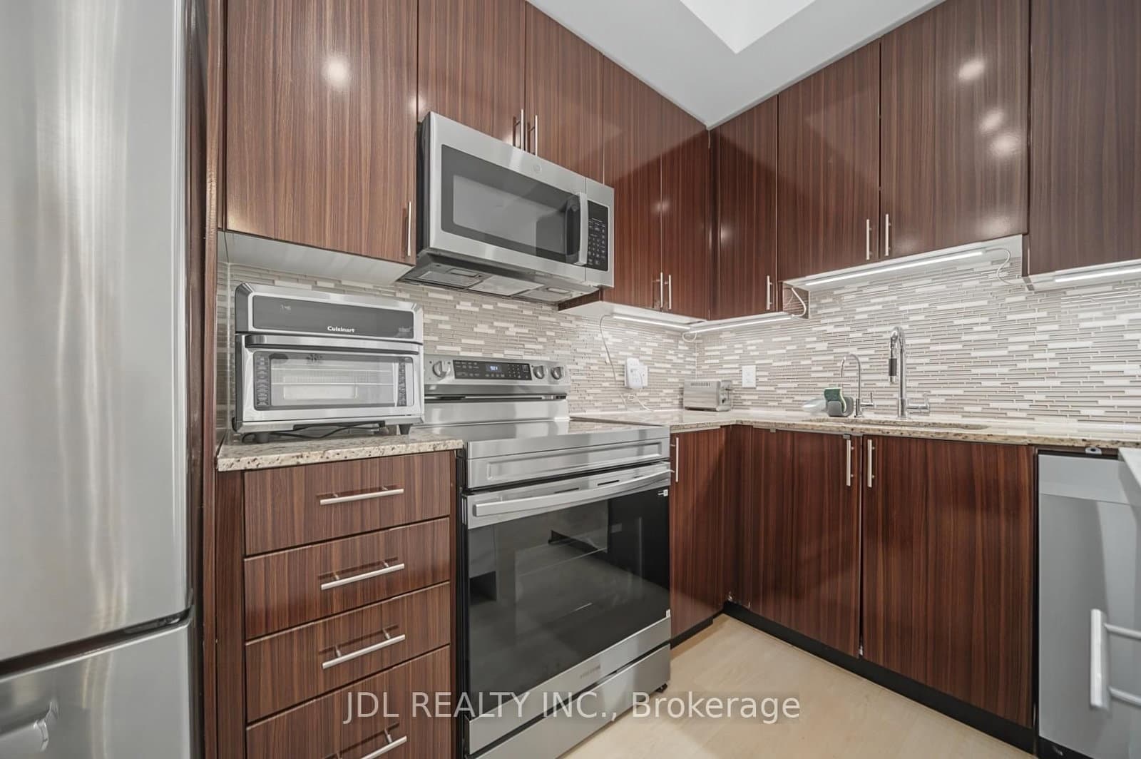 7165 Yonge Street, Unit 902 thumbnail 13