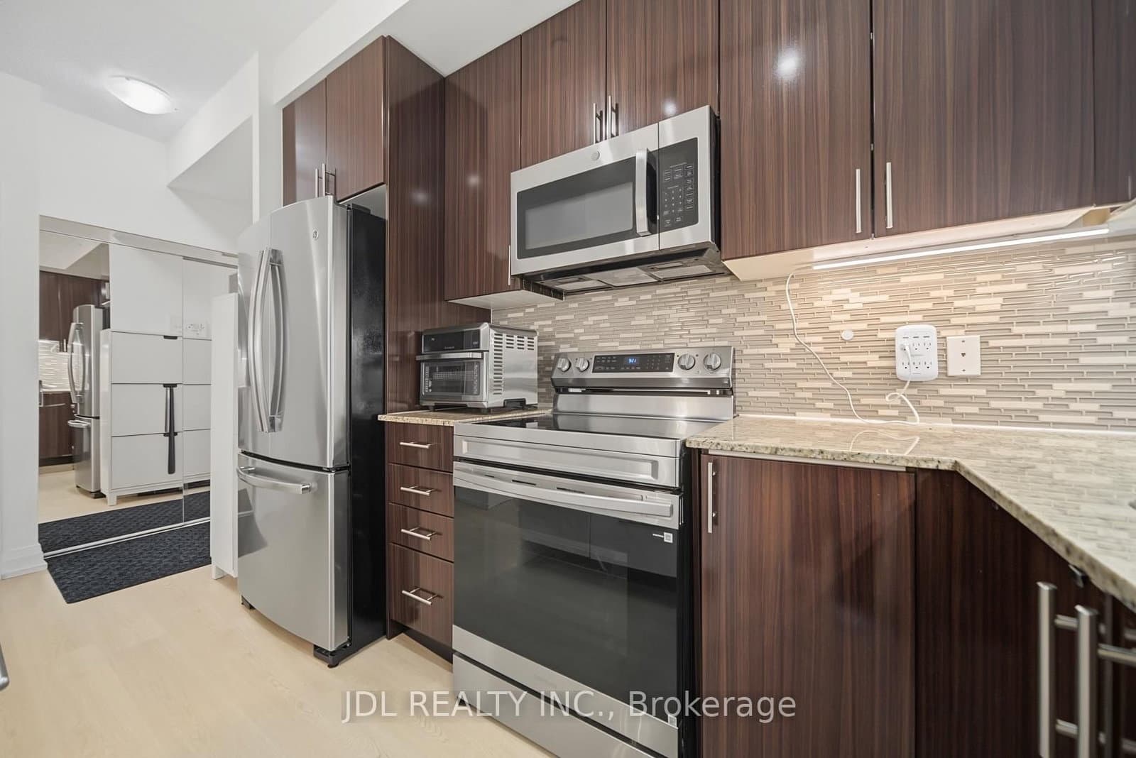 7165 Yonge Street, Unit 902 thumbnail 14
