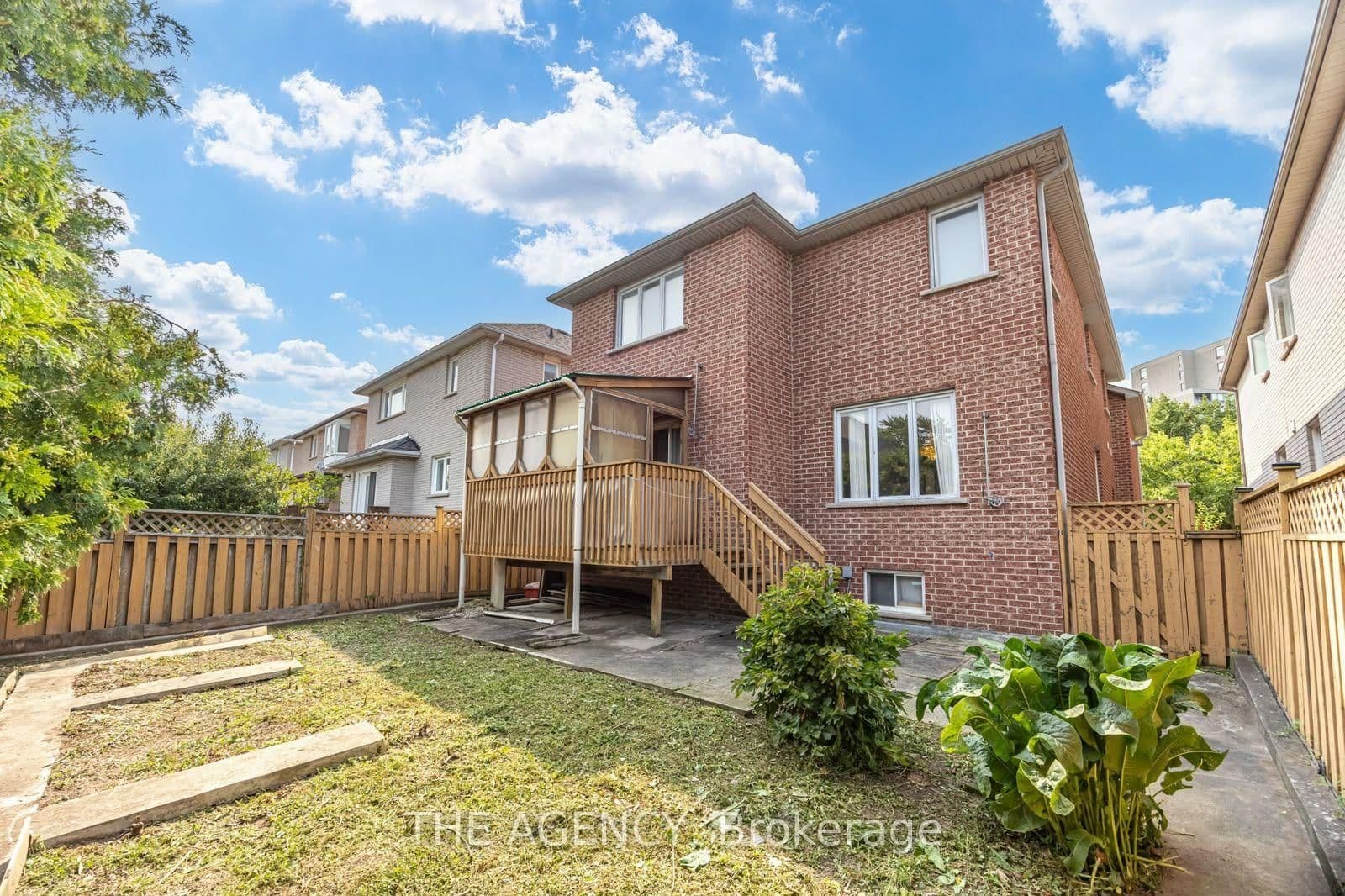 68 Townsgate Drive thumbnail 21