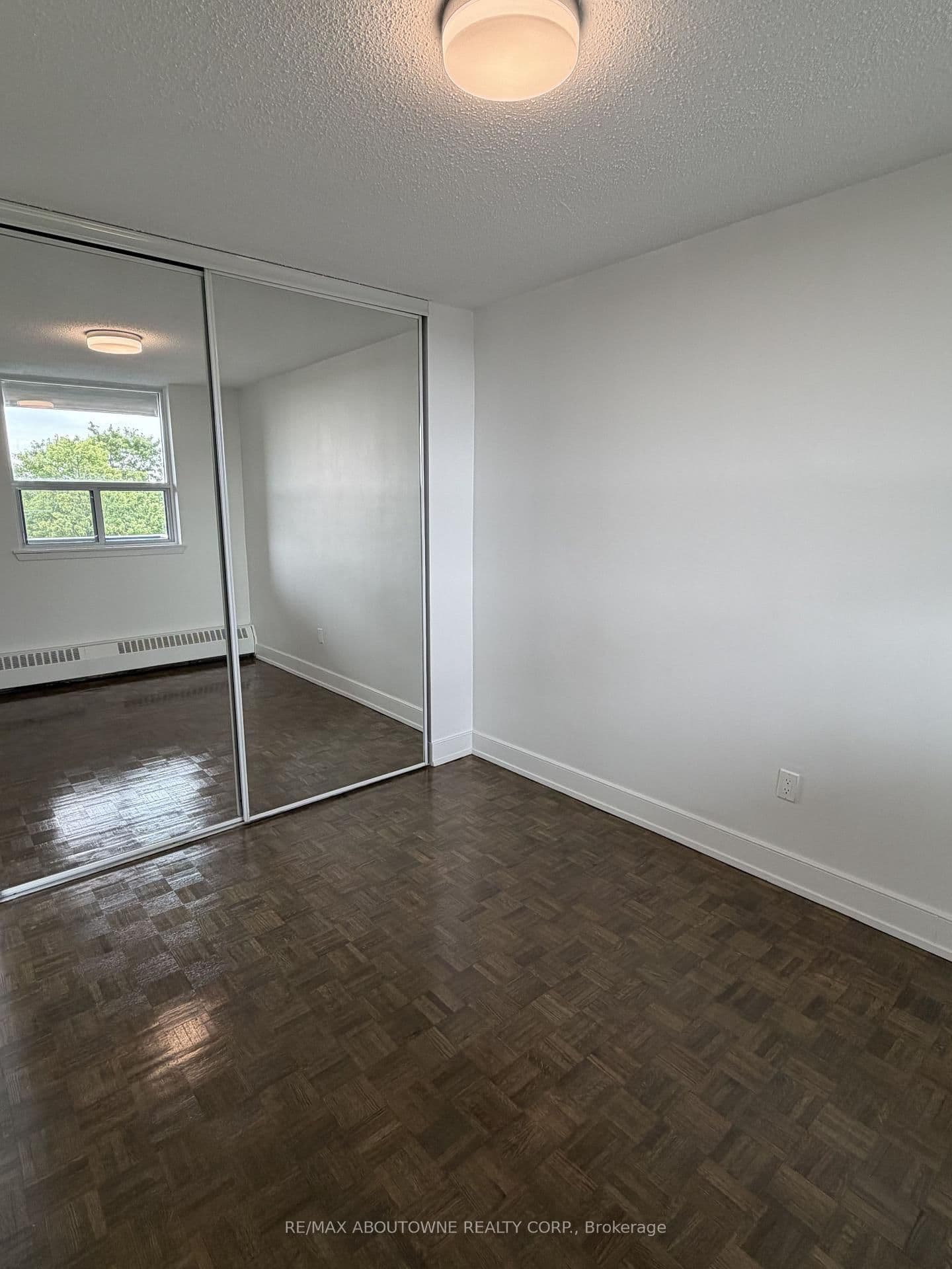 147 Wellington Street W, Unit 614 thumbnail 10