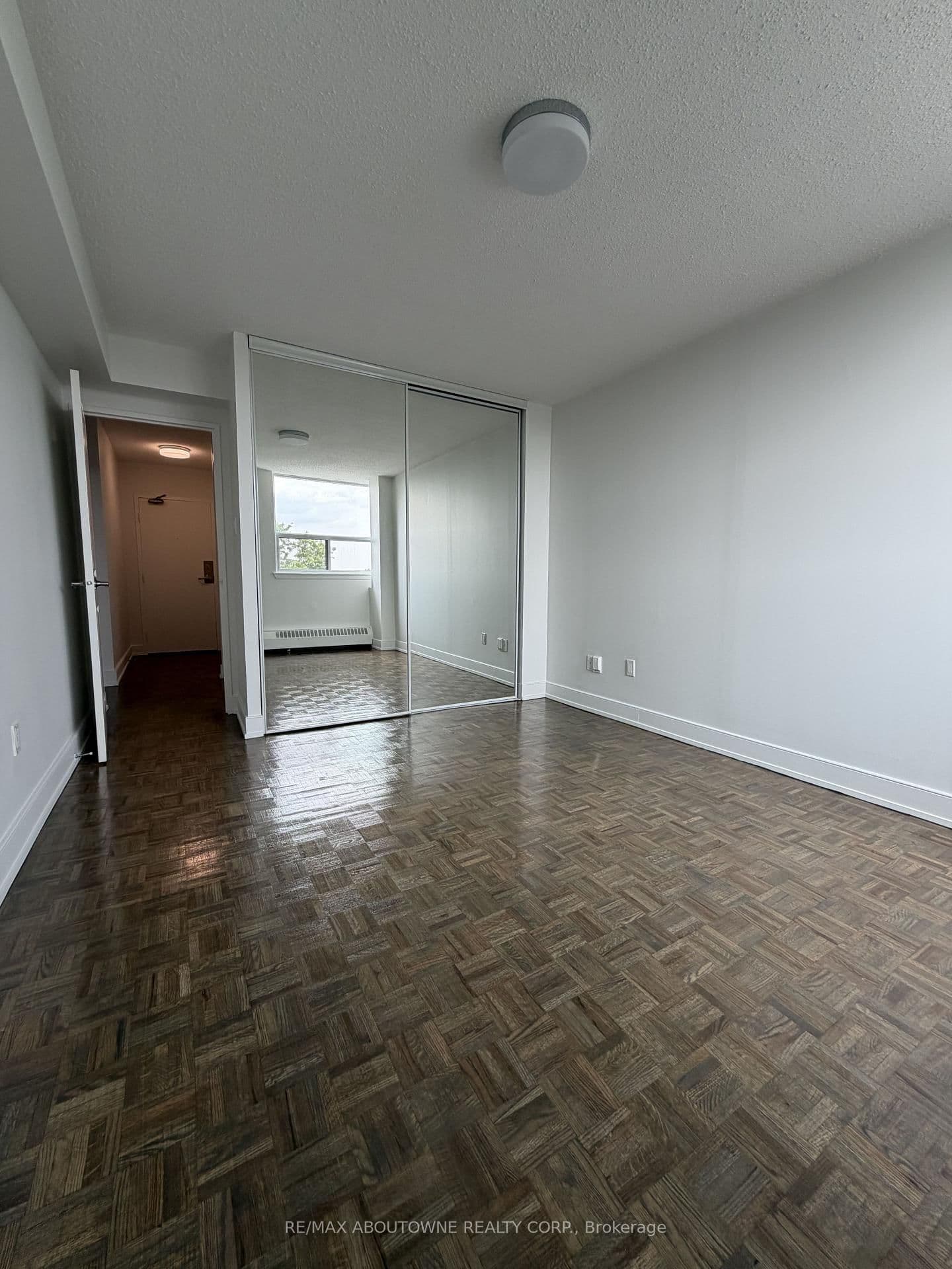 147 Wellington Street W, Unit 614 thumbnail 12