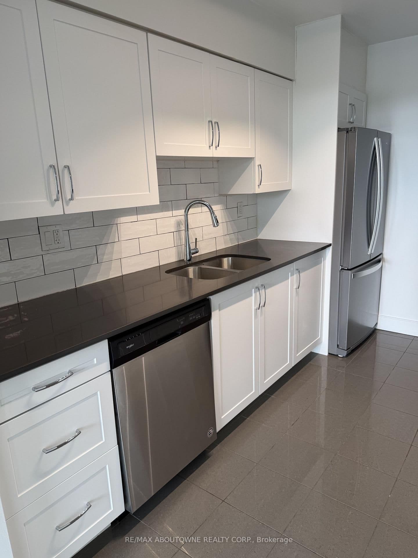 147 Wellington Street W, Unit 614 thumbnail 6