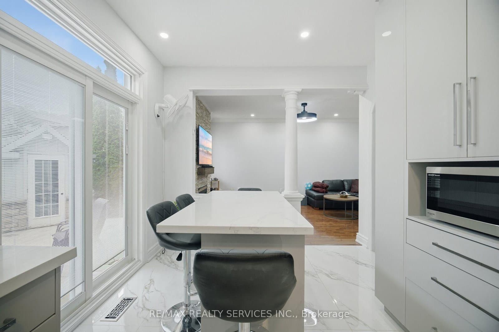 45 Skylark Drive thumbnail 16