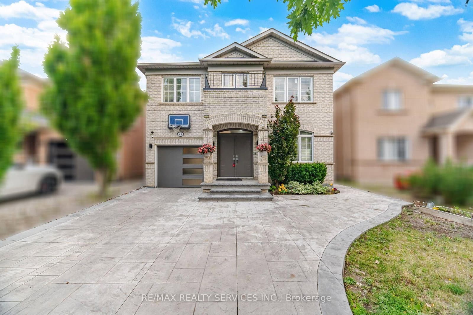 45 Skylark Drive thumbnail 2