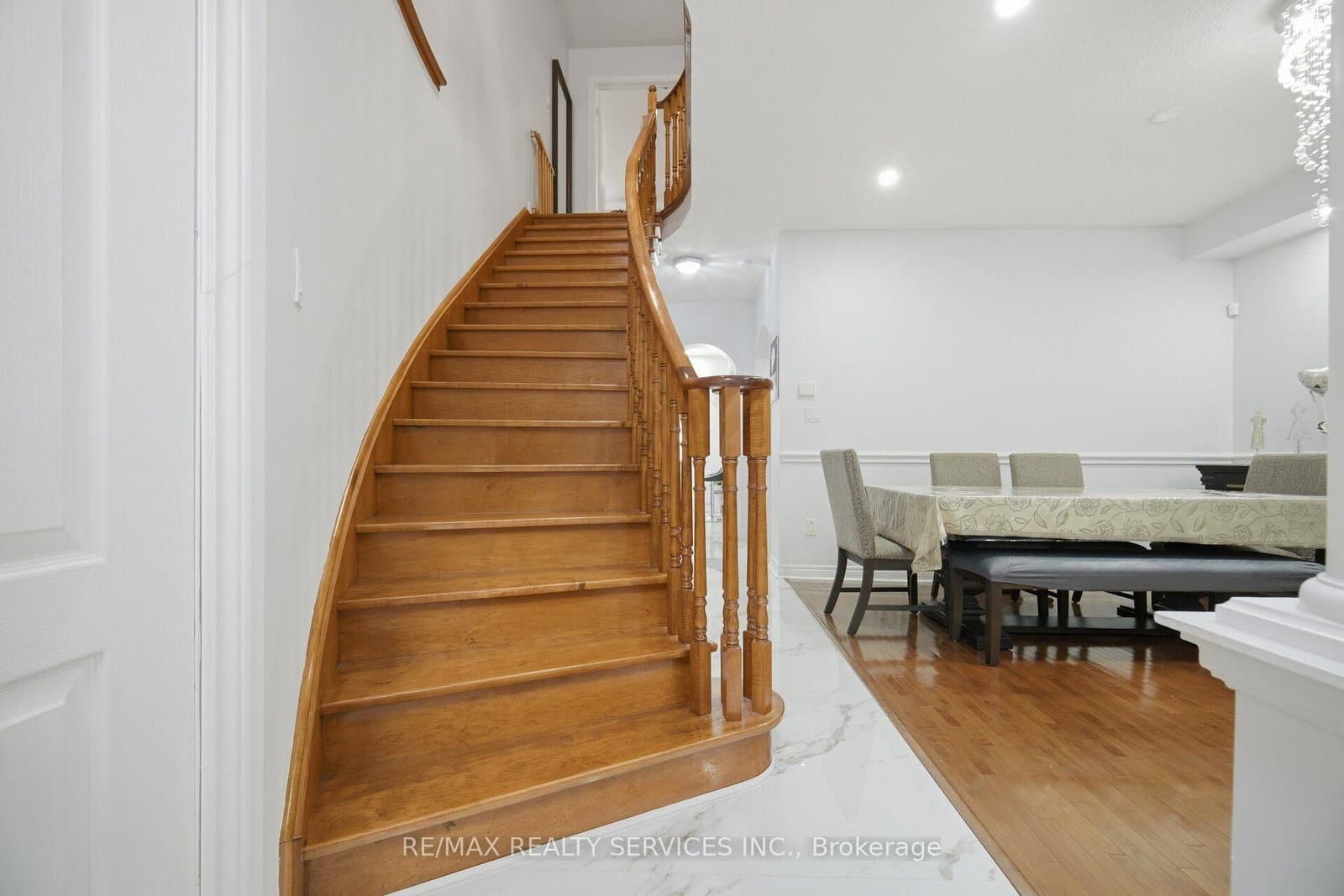 45 Skylark Drive thumbnail 24