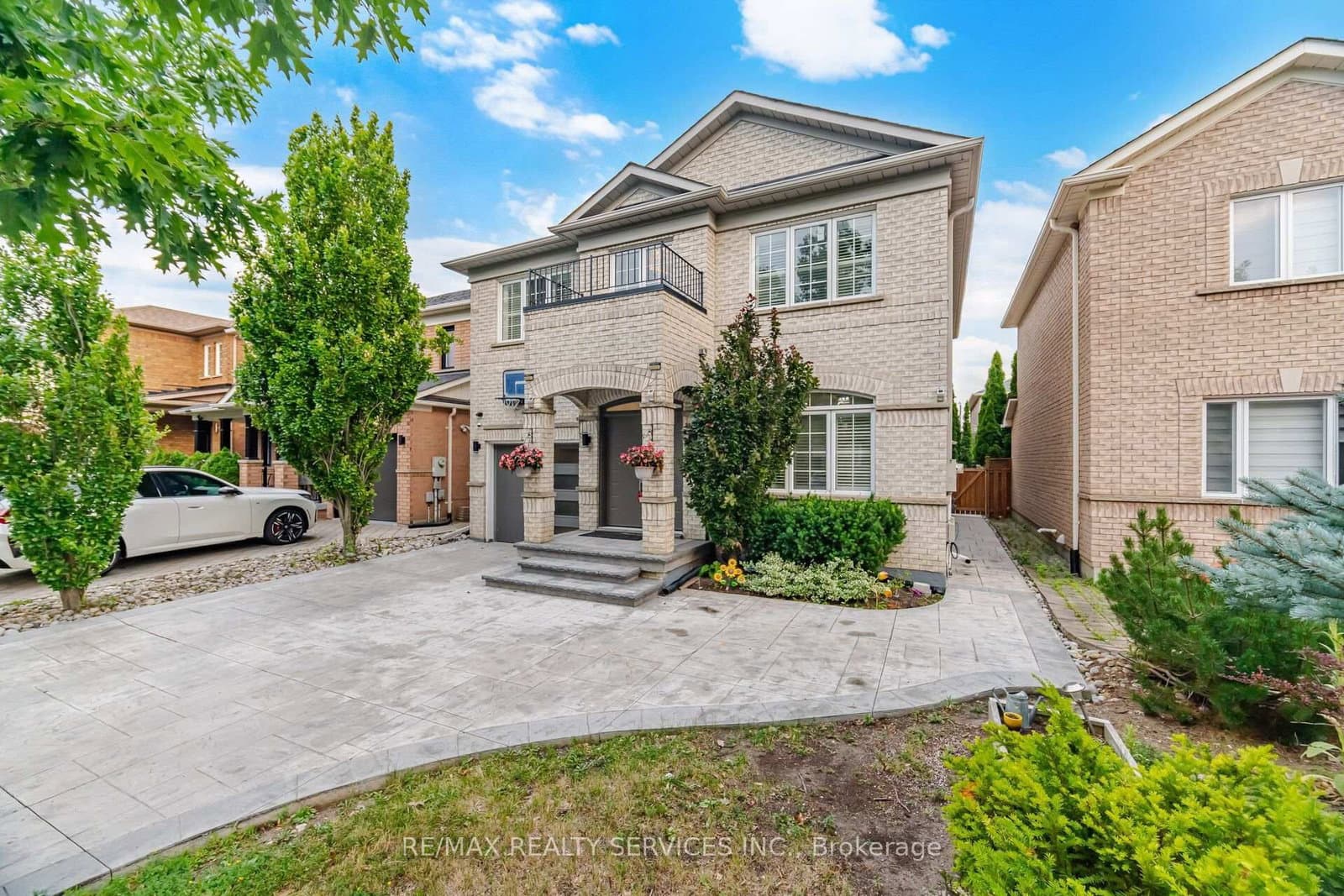 45 Skylark Drive thumbnail 3