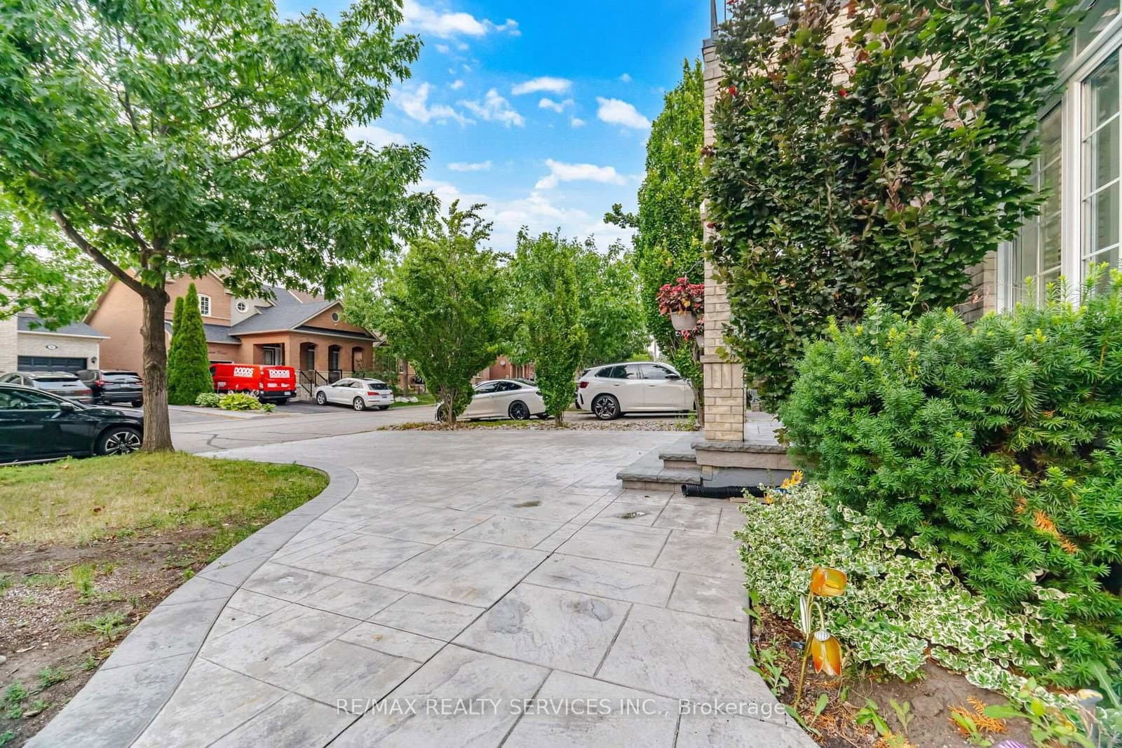 45 Skylark Drive thumbnail 4