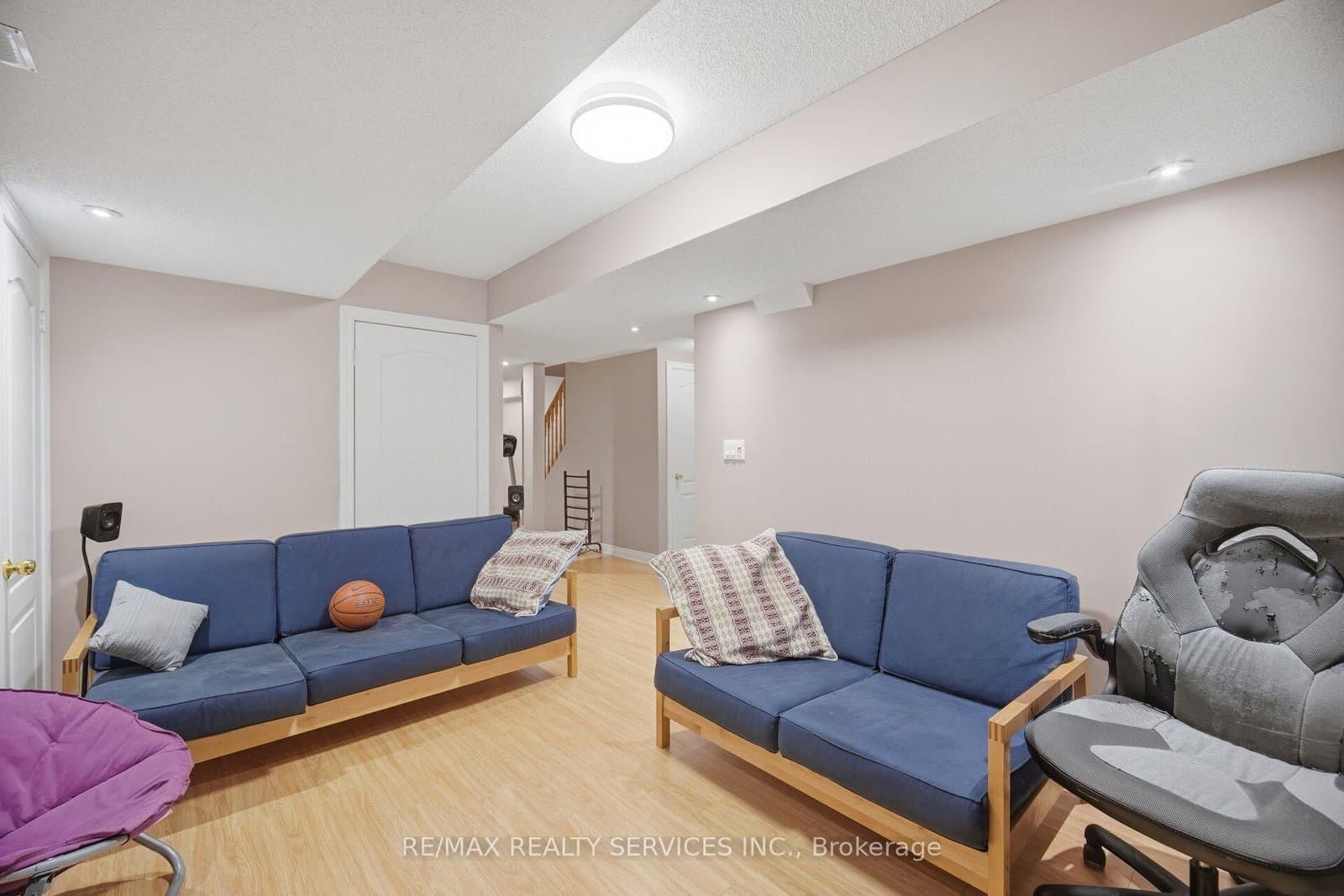 45 Skylark Drive thumbnail 40