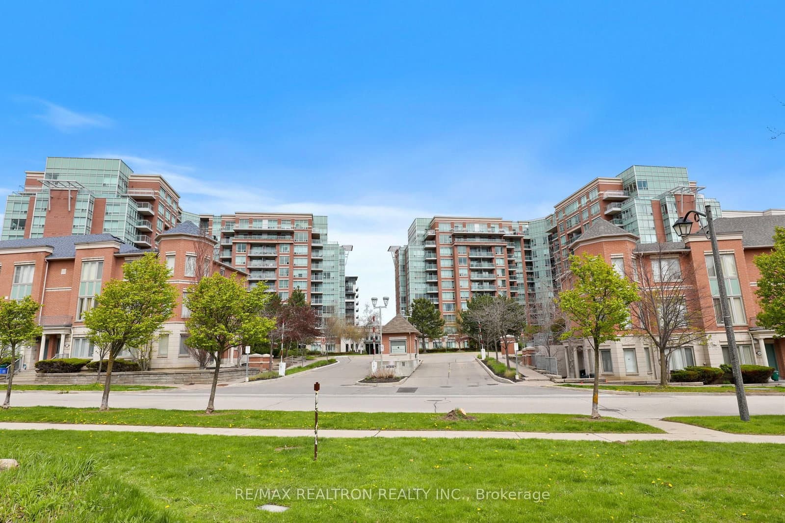 48 Suncrest Boulevard, Unit 112 thumbnail 4