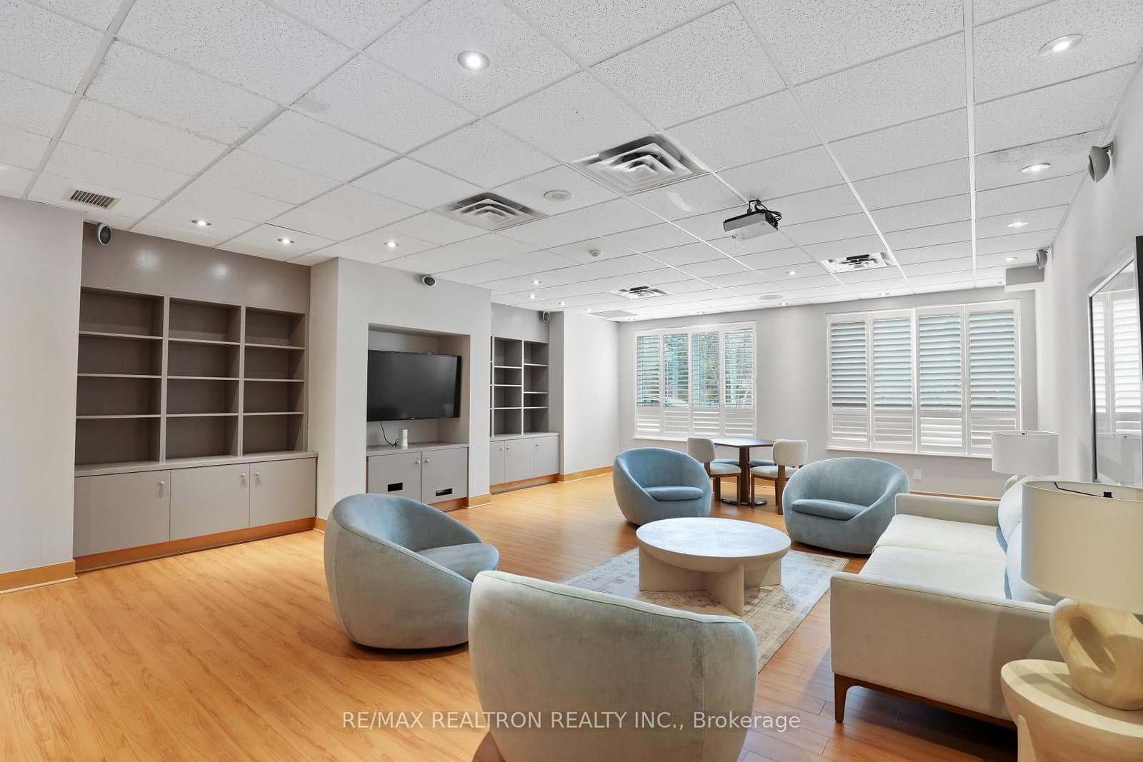 48 Suncrest Boulevard, Unit 112 thumbnail 6