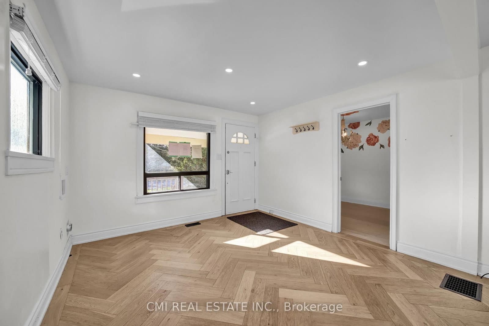 153 Clarence Street thumbnail 10