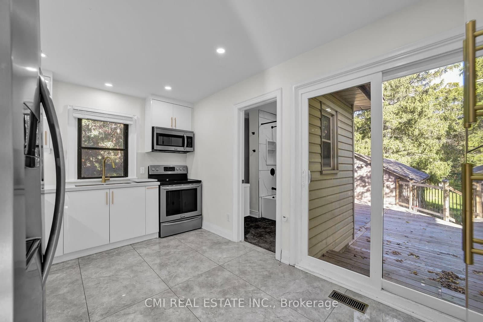 153 Clarence Street thumbnail 19