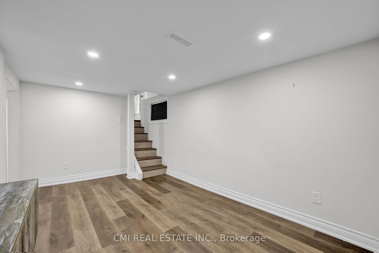 153 Clarence Street thumbnail 23