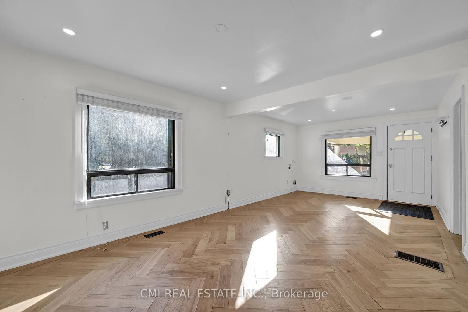 153 Clarence Street thumbnail 5