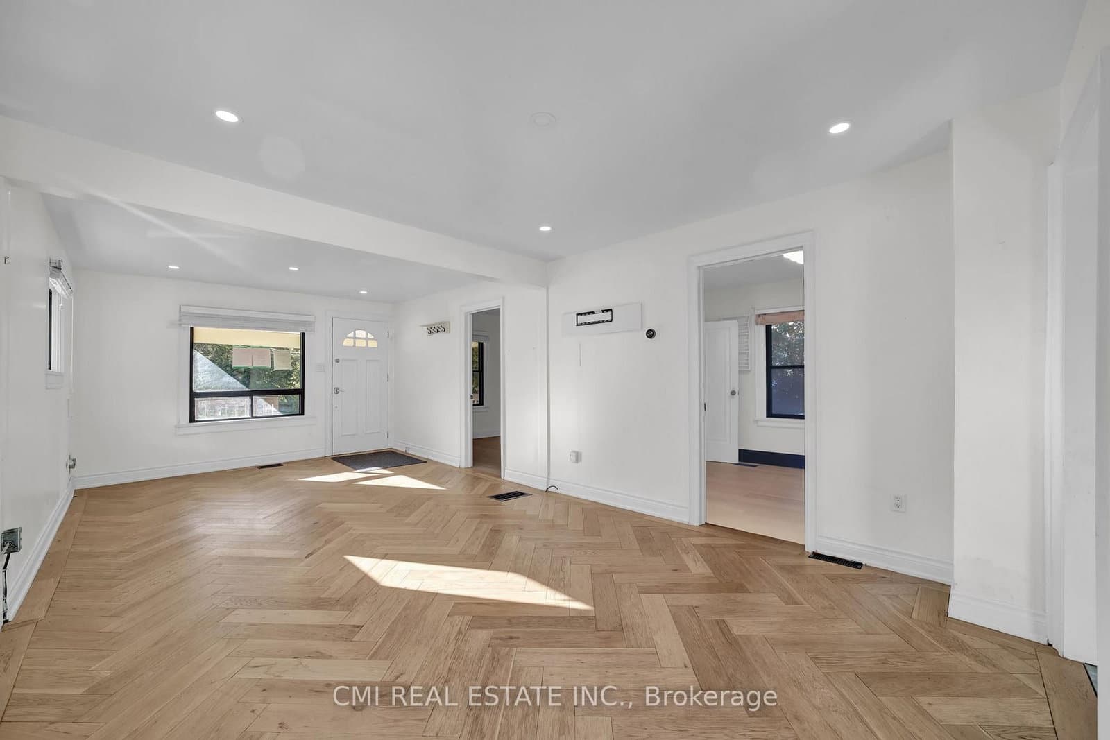 153 Clarence Street thumbnail 8