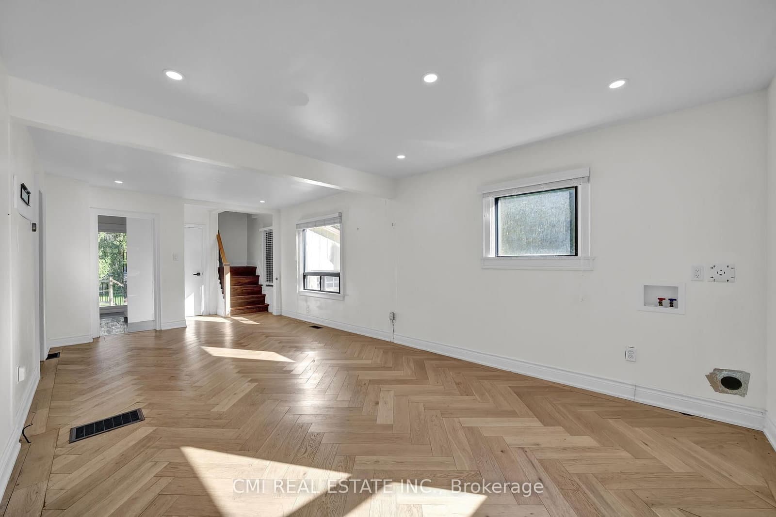 153 Clarence Street thumbnail 9