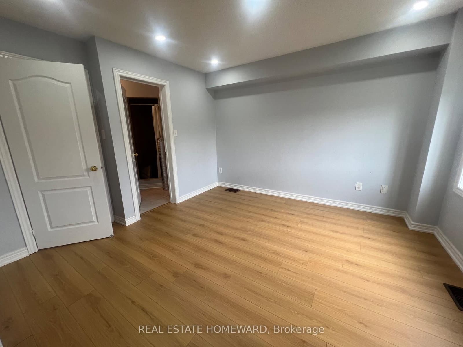 378 Cornell Rouge Boulevard thumbnail 19