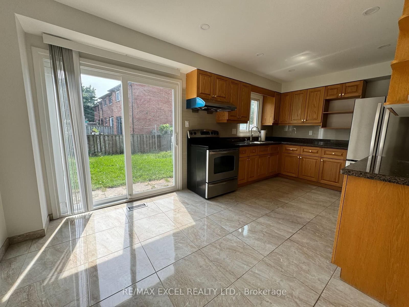 27 Manston Crescent thumbnail 5