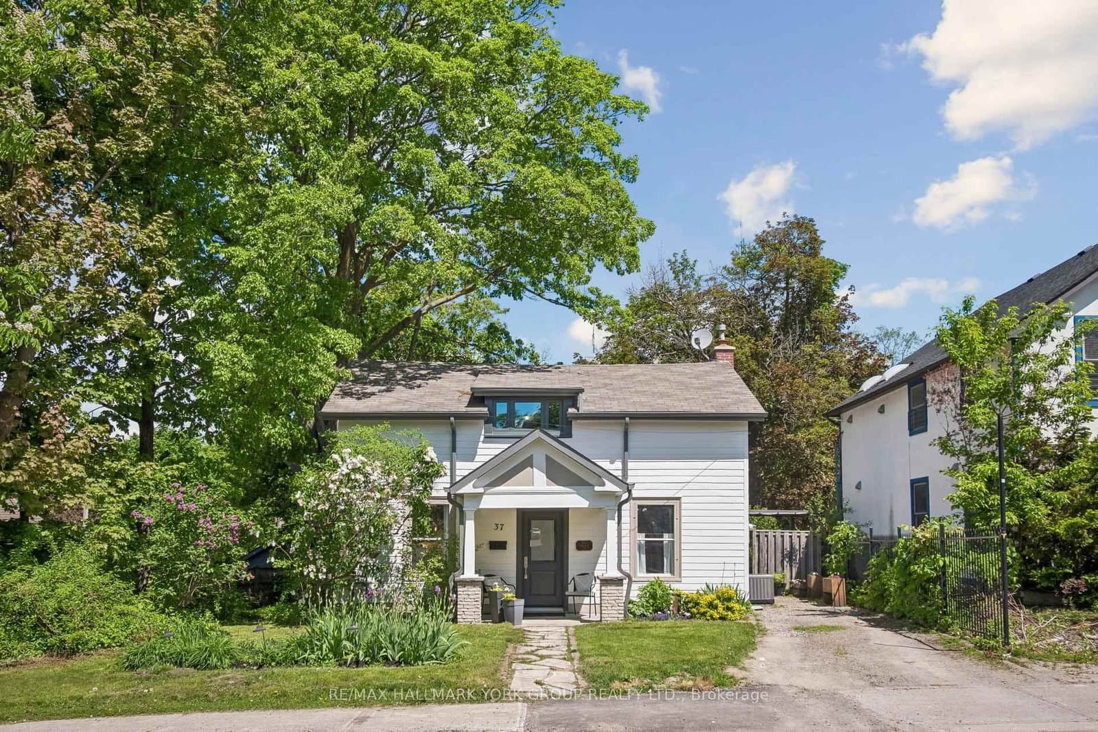 37 Arnold Crescent - Image 1