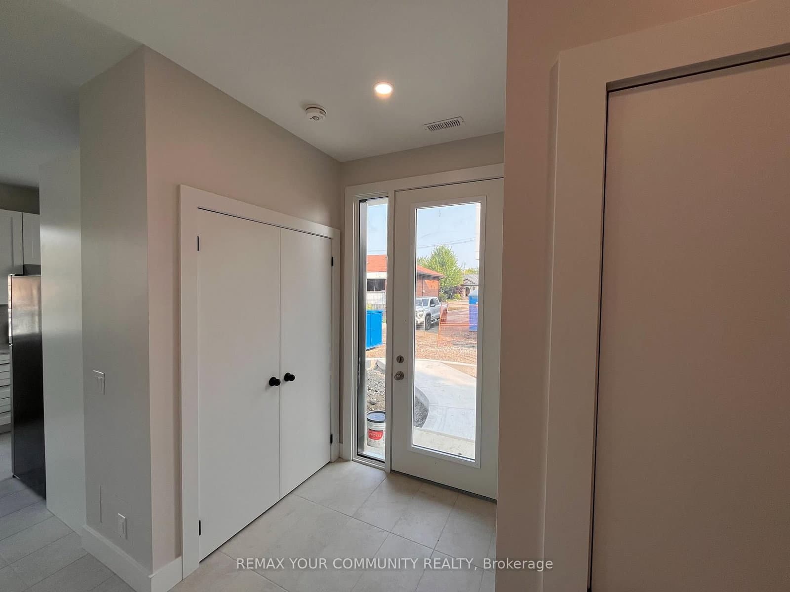 19 Cousins Drive, Unit 3 thumbnail 2