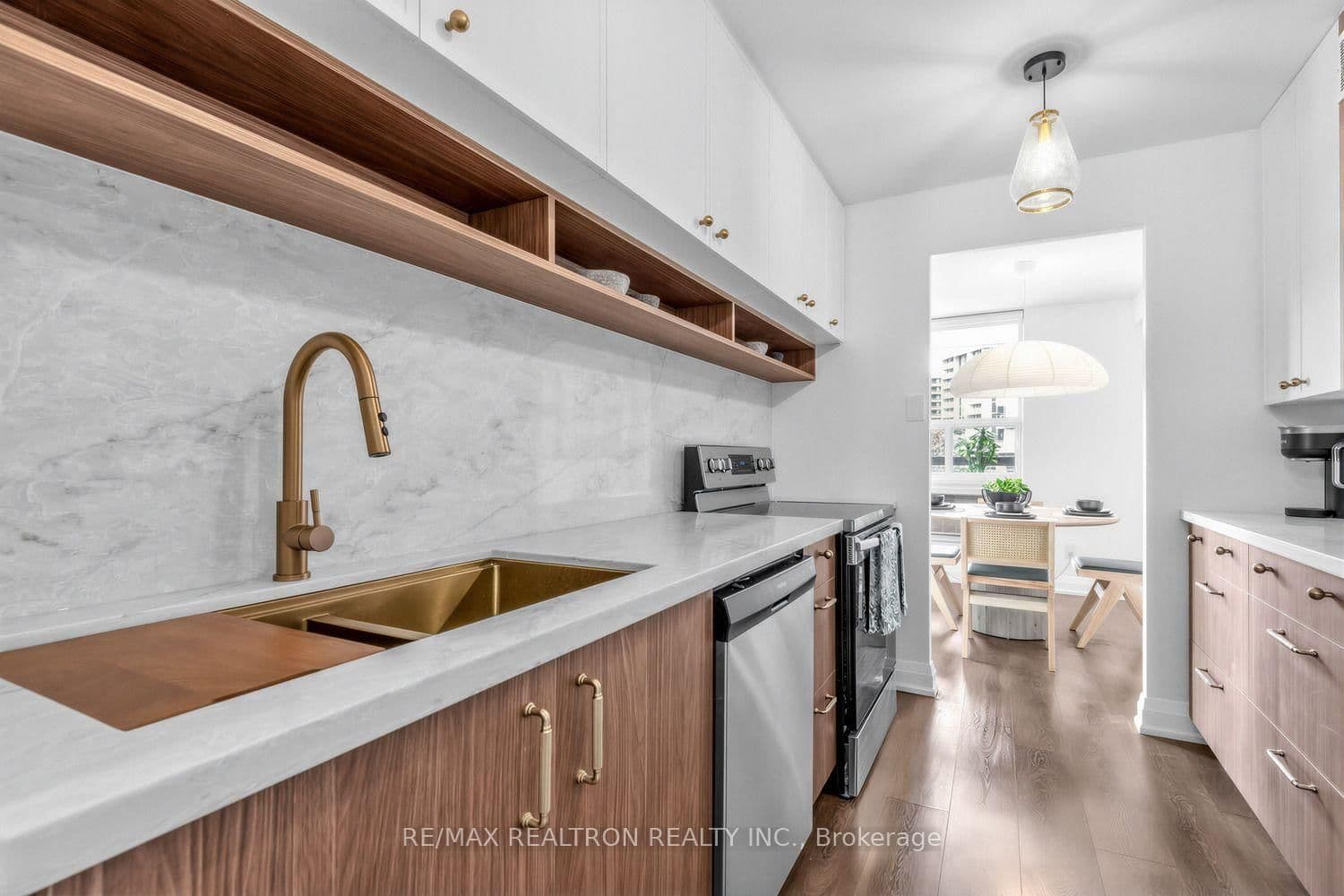 1 Royal Orchard Boulevard, Unit 211 thumbnail 13