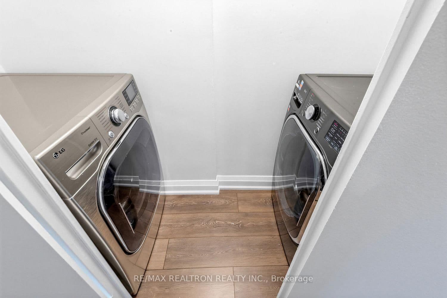 1 Royal Orchard Boulevard, Unit 211 thumbnail 14