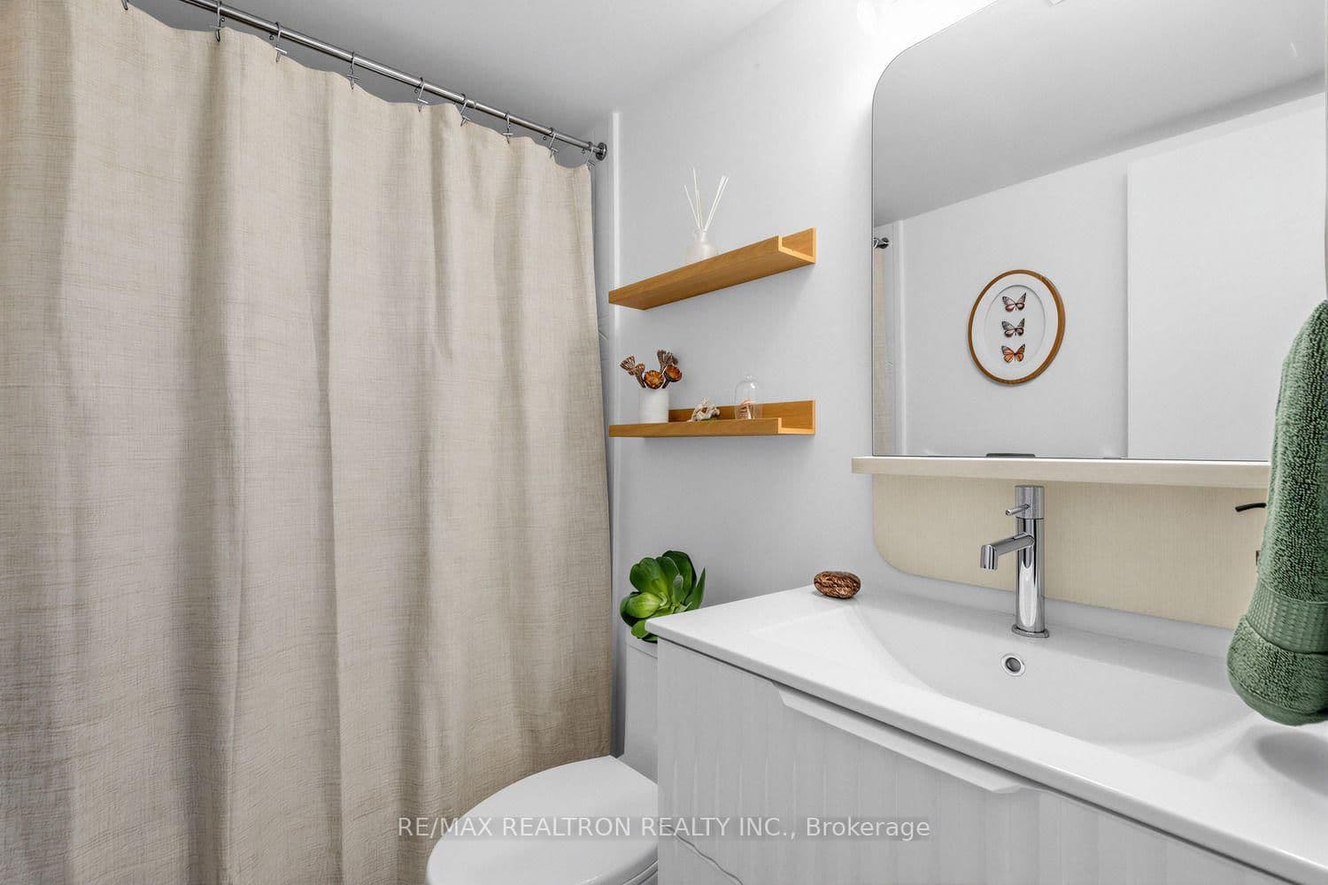1 Royal Orchard Boulevard, Unit 211 thumbnail 15